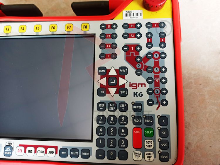 IGM机器人K6示教器屏上出现条纹故障维修